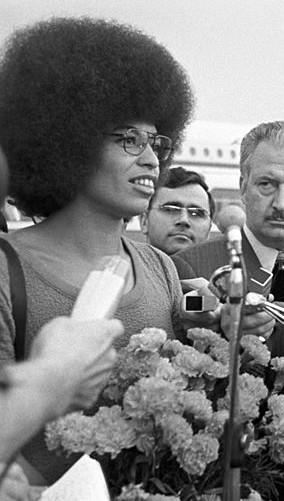 Presa injustamente na década de 1970, a filósofa Angela Davis tornou-se símbolo da luta pelos direitos da população negra e das mulheres.